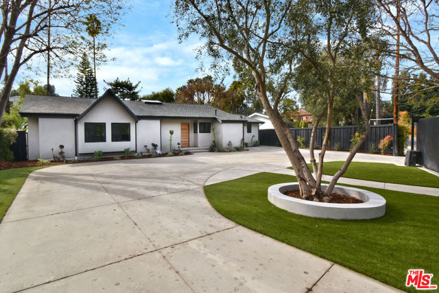 4512 Libbit Avenue, Encino CA: https://media.crmls.org/mediaz/47666000-e810-4235-9229-2fa82fb02d5d.jpg