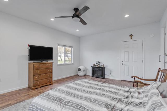 1204 Shore Road, Hollister CA: https://media.crmls.org/mediaz/4766890e-bc66-40e2-8486-a15bb5822b69.jpg