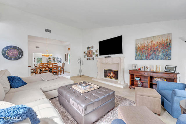 5050 Golden Nugget Way, Oak Park CA: https://media.crmls.org/mediaz/47669503-bb86-4223-a876-f36a8f44c3d3.jpg