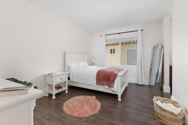10237 Paseo De Linda, San Diego CA: https://media.crmls.org/mediaz/4766eb47-55d7-43f0-9833-af15cff259de.jpg