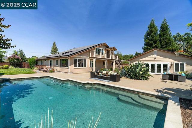 221 El Sobrante Dr, Danville CA: https://media.crmls.org/mediaz/4766ef81-0d28-463d-addf-67d2ef2c9939.jpg