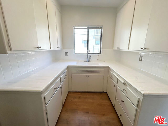 1148 N Formosa Avenue, West Hollywood CA: https://media.crmls.org/mediaz/47674176-c9c6-4324-92b5-1351d62225bc.jpg