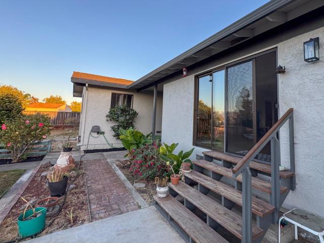 215 Rays Circle, Hollister CA: https://media.crmls.org/mediaz/4767bd2a-5c3f-4abb-a72d-be62a5c952c4.jpg