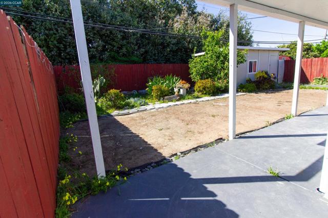 2929 Alta Mira Dr, Richmond CA: https://media.crmls.org/mediaz/47686258-41a7-4f47-845d-69b7af2ede37.jpg