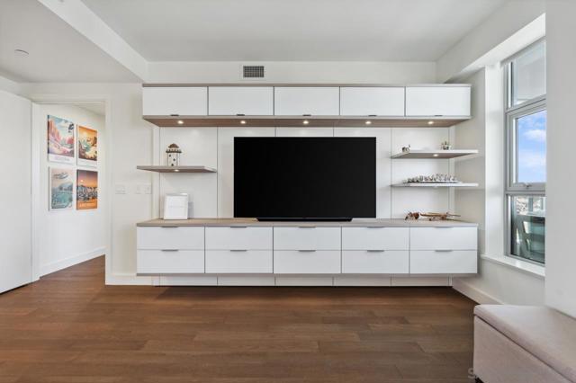 1388 Kettner Blvd, San Diego CA: https://media.crmls.org/mediaz/47688e59-f3d1-4bad-9847-a9b142d3c8cb.jpg