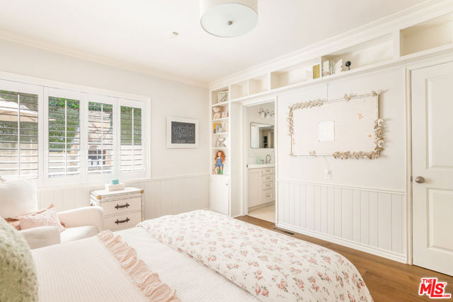 678 Loring Avenue, Los Angeles CA: https://media.crmls.org/mediaz/476893d6-8cbd-417c-bdbb-3c48a83f0864.jpg