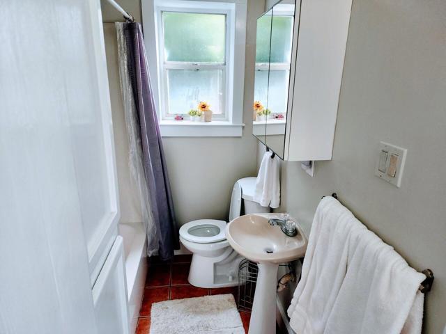 215 Tunnel Avenue, Richmond CA: https://media.crmls.org/mediaz/47689b01-a721-46ea-aa0e-6952f7671cf0.jpg