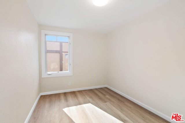 Image 9 of 40 For 528 Daisy Avenue