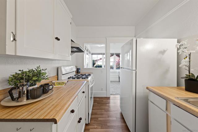 4229 Saint James Place, San Diego CA: https://media.crmls.org/mediaz/4768bb37-a169-4a4c-ac55-826738758f6d.jpg