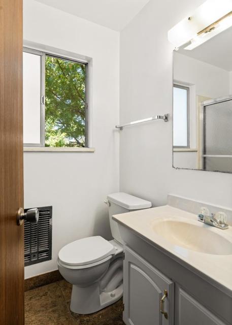 464 Clinton Street, Redwood City CA: https://media.crmls.org/mediaz/476929b7-8ddf-47c1-89ba-e05c7358b0a4.jpg