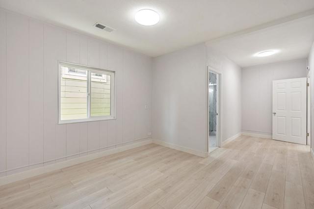 1081 65th Street, Emeryville CA: https://media.crmls.org/mediaz/47699e3d-e681-4052-801f-36bcd8d62bae.jpg