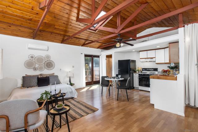 4723 Boulder Pl, La Mesa CA: https://media.crmls.org/mediaz/4769cade-9fd4-4c13-9c5c-ff010f187382.jpg