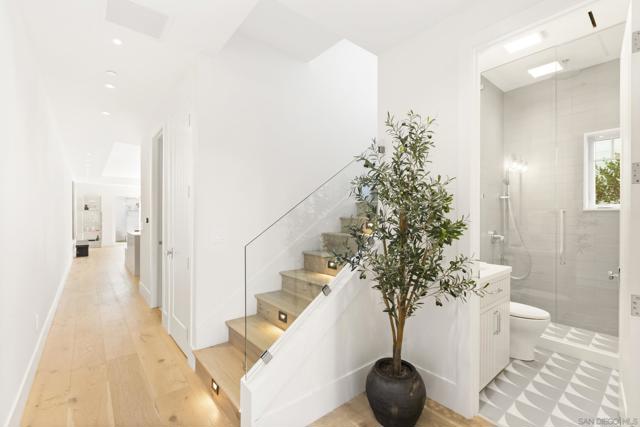 7216 FAY AVE, La Jolla CA: https://media.crmls.org/mediaz/476a246b-8320-475a-a3e0-f14bfbf5c4fe.jpg