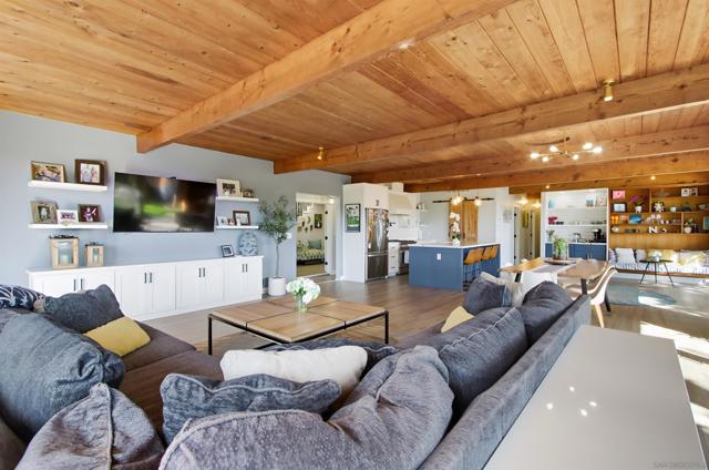 3558 Siembre St, Bonita CA: https://media.crmls.org/mediaz/476a9bc1-611c-4398-9c42-768f1126377d.jpg