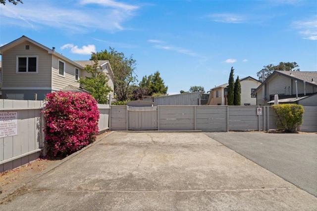 315 Grand Boulevard, San Mateo CA: https://media.crmls.org/mediaz/476ac283-a890-43dd-ba66-ce66aa4f0c3b.jpg
