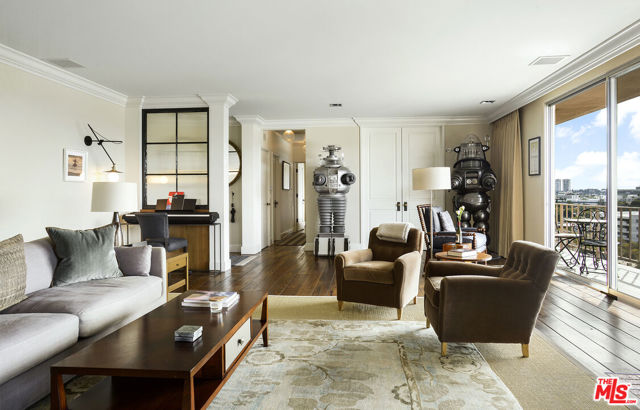 100 S Doheny Drive, Los Angeles CA: https://media.crmls.org/mediaz/476b753f-30c6-4493-a9e4-19cd32da8f7b.jpg