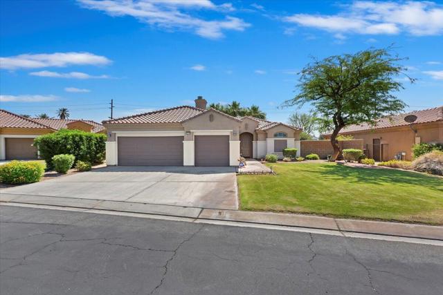 42330 Bridges Court, Indio CA: https://media.crmls.org/mediaz/476b8d07-a224-4c13-9550-438eccd2293f.jpg