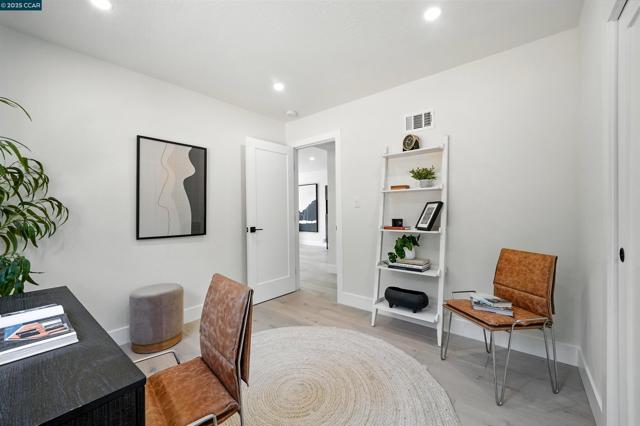 31 Junewood Ct, Danville CA: https://media.crmls.org/mediaz/476d1bec-e98e-4cfc-88f0-2b14cf564524.jpg