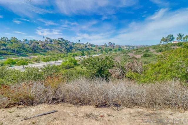 1270 El Cortez Ct, Chula Vista CA: https://media.crmls.org/mediaz/476d543a-f7d2-49b4-b3f3-b2a6dbe4e330.jpg
