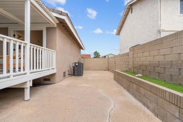 14592 Oak Avenue, Irvine CA: https://media.crmls.org/mediaz/476d9c58-c092-45e3-a621-e84fb416bd6c.jpg