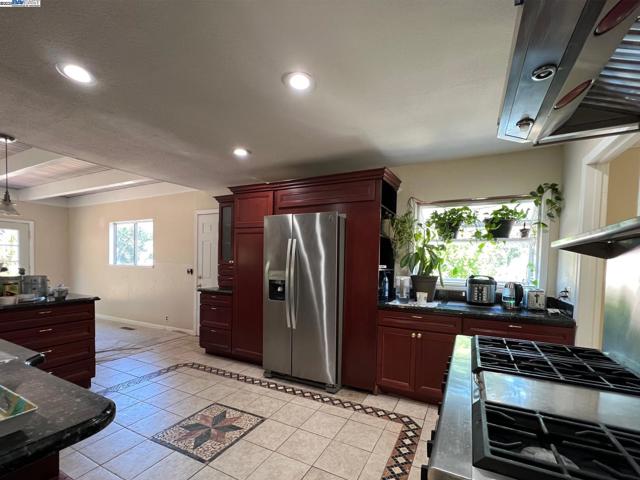 1071 Stone Valley Rd, Alamo CA: https://media.crmls.org/mediaz/476efa26-36c9-45bf-bab9-00e475328777.jpg