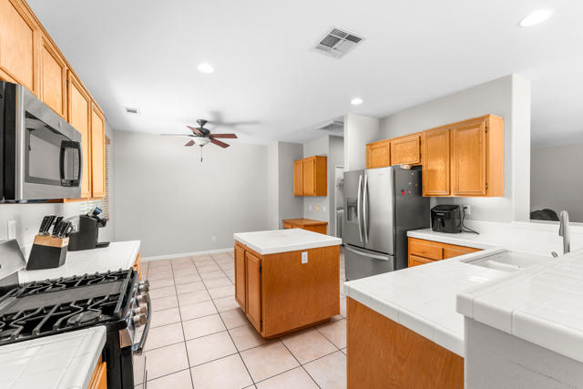 80722 Diamondback Trail, Indio CA: https://media.crmls.org/mediaz/476f03e5-47c5-4ec1-8c8a-18b7346822c2.jpg