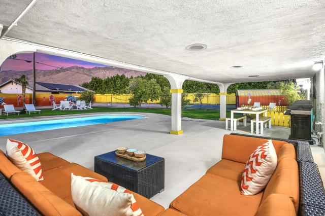 2099 E Racquet Club E Road, Palm Springs CA: https://media.crmls.org/mediaz/476f2e5f-489c-4169-aa0c-07d8f1bbfac9.jpg