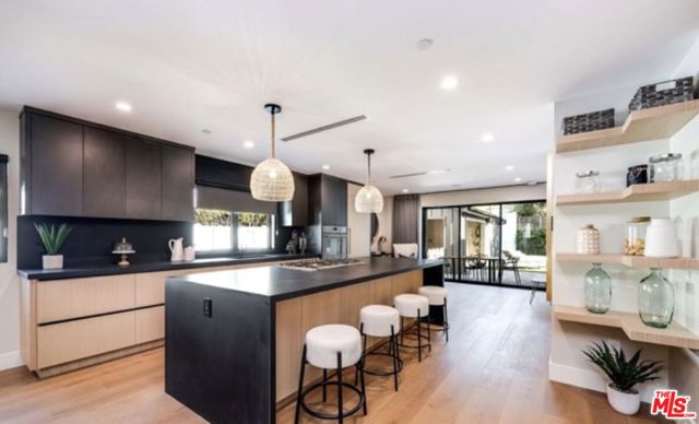 622 N La Jolla Avenue, Los Angeles CA: https://media.crmls.org/mediaz/476f37a2-dfc6-47b1-88d2-4cf74fec7edb.jpg