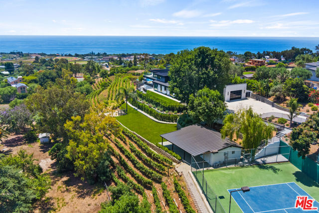 29800 Cuthbert Road, Malibu CA: https://media.crmls.org/mediaz/476f59e6-12e1-40ab-9648-13dd57d011d4.jpg