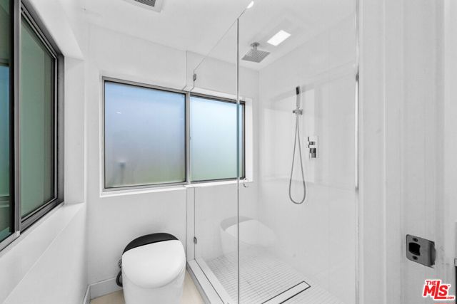 621 N Kings Road, West Hollywood CA: https://media.crmls.org/mediaz/476f8026-da5a-42f8-8378-58a41a9584d9.jpg