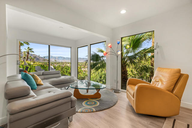 2002 Southridge Drive, Palm Springs, CA 92264