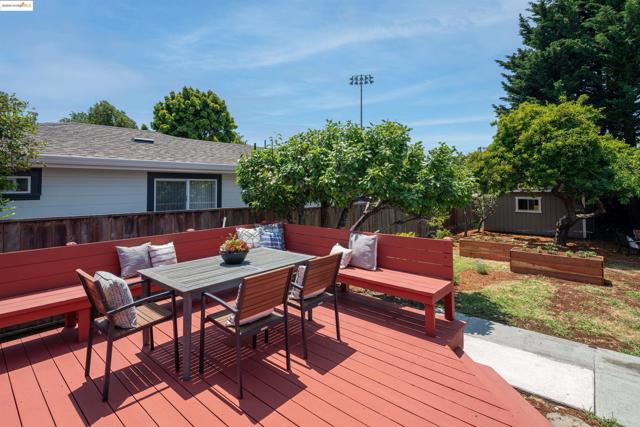 209 Behrens St, El Cerrito CA: https://media.crmls.org/mediaz/476fc5f6-7722-4132-ac70-02c7a313016a.jpg