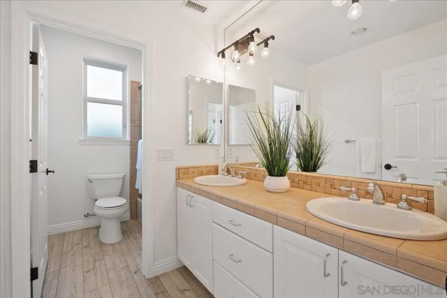 819 Van Nuys St, San Diego CA: https://media.crmls.org/mediaz/47726a29-3e37-4e1b-8bf5-41a4a98710e6.jpg