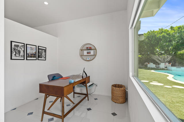 1115 Pasatiempo Road, Palm Springs CA: https://media.crmls.org/mediaz/4772aa75-0c2e-4879-8325-fb7d5cea857f.jpg