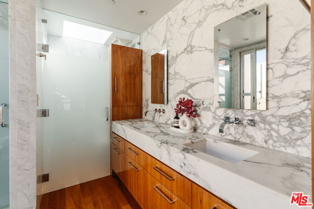 255 Main Street, Venice CA: https://media.crmls.org/mediaz/477312ae-1f5f-48fa-bf82-531566afce4f.jpg