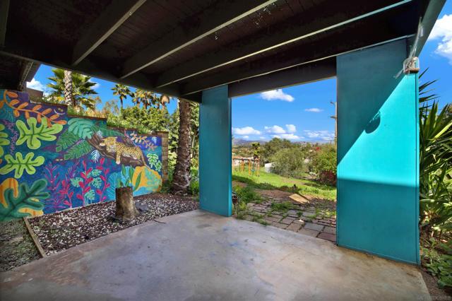 460 Rancho La Mirada Ln, Escondido CA: https://media.crmls.org/mediaz/47731e02-0b94-43a3-968e-71a3c4501bee.jpg