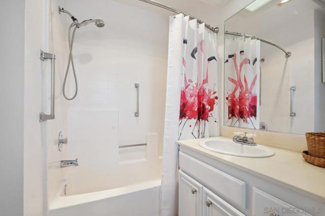 1268 Essex St, San Diego CA: https://media.crmls.org/mediaz/47732834-e59d-4815-93b8-2edcb2898bf6.jpg