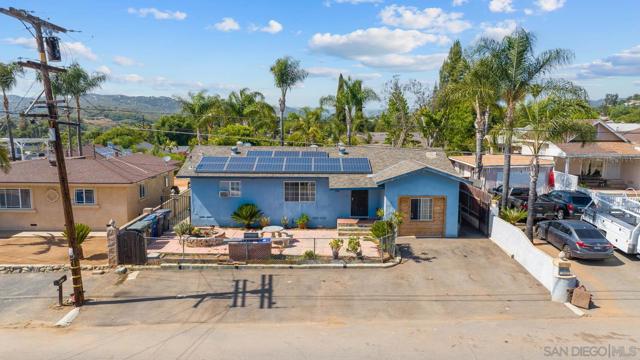 124 E View St, Fallbrook CA: https://media.crmls.org/mediaz/4773cf54-d0b9-45b5-b558-988e5e344ba9.jpg