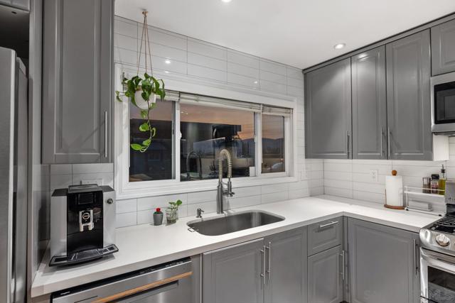 10231 Settle Rd, Santee CA: https://media.crmls.org/mediaz/4773d4da-9f8d-444a-aa6b-a72c6c9b2800.jpg