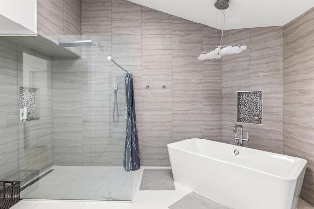54877 Inverness Way, La Quinta CA: https://media.crmls.org/mediaz/477411bf-9643-4d10-bf78-030c48ca9761.jpg