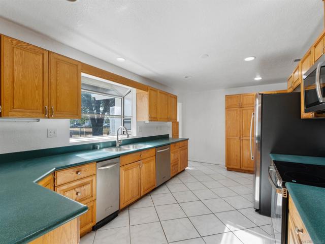 1621 Lilac, Ramona CA: https://media.crmls.org/mediaz/47745e58-ec10-4cbe-b3d6-5cfc7becbf83.jpg