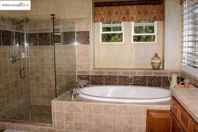 1083 Steeple Blvd, Brentwood CA: https://media.crmls.org/mediaz/47749506-7970-4803-ad5b-c938aeffceb8.jpg