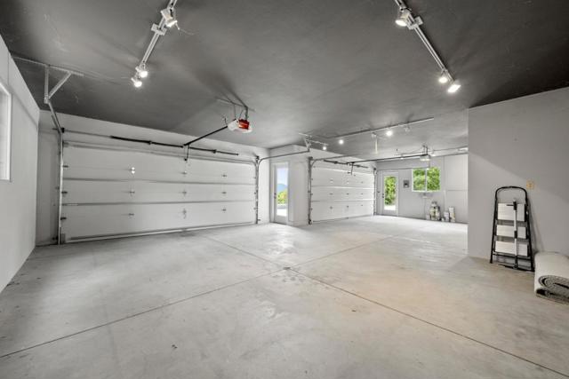 31475 Via Las Rosas, Carmel Valley CA: https://media.crmls.org/mediaz/47750a82-d4f5-4d2c-a321-ddff090dcc80.jpg