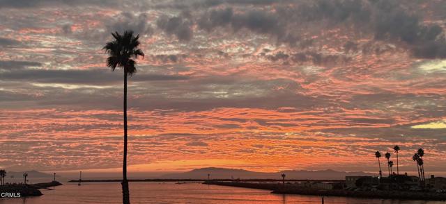 268 Sunset Drive, Oxnard CA: https://media.crmls.org/mediaz/4775200c-b137-4cc2-bb61-406c874284a6.jpg