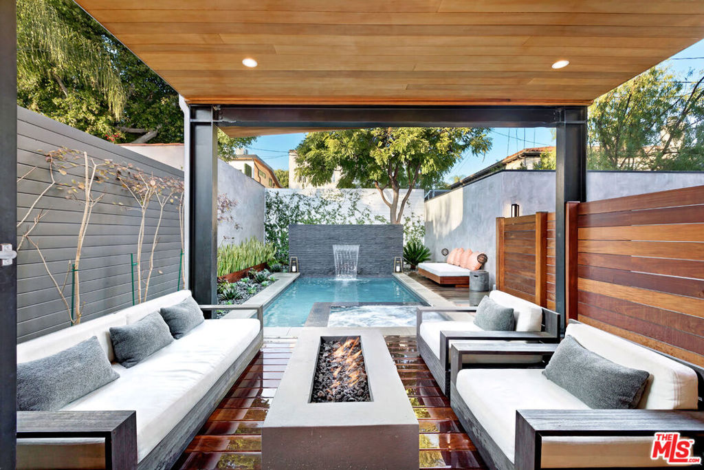 8925 Dorrington Avenue — Modern