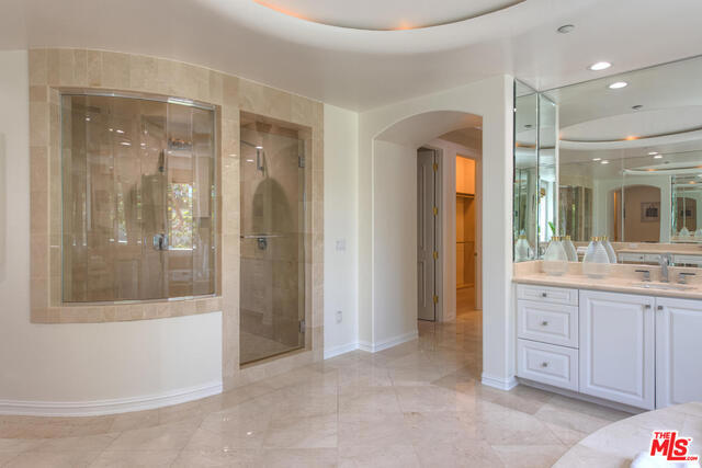 3791 WINFORD Drive, Tarzana CA: https://media.crmls.org/mediaz/47764766-e1c0-4823-86f8-be4f827fd612.jpg