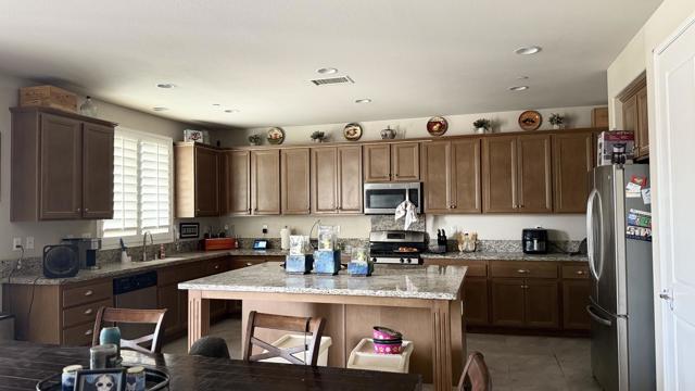 82781 Larsen Drive, Indio CA: https://media.crmls.org/mediaz/4776c694-dfc3-4f54-b7b5-8c583b8f3145.jpg