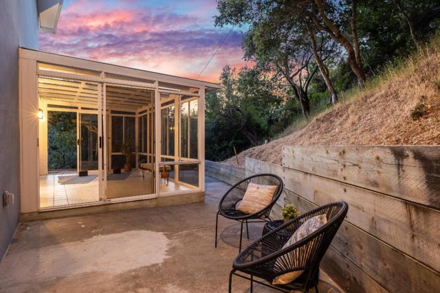 1315 Black Mountain Road, Hillsborough CA: https://media.crmls.org/mediaz/47773c3c-93bc-4c8e-8d10-c1c005813944.jpg