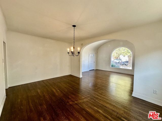 2941 9th Avenue, Los Angeles CA: https://media.crmls.org/mediaz/4777682f-d391-4b7e-8e4a-338e8fa3ccd1.jpg