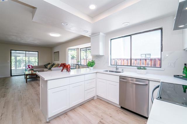 Image 12 of 33 For 3767 Fairlands Dr